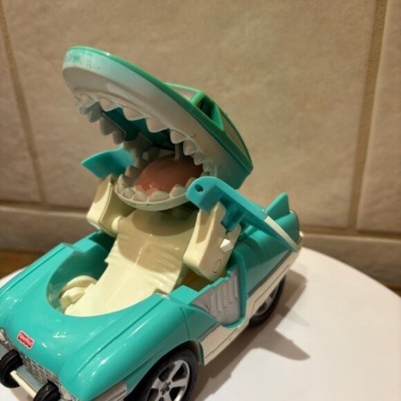 2006 Fisher Price Transforming Shark head Car Nivores Hot Rod Toy 6.5" - Picture 4 of 10